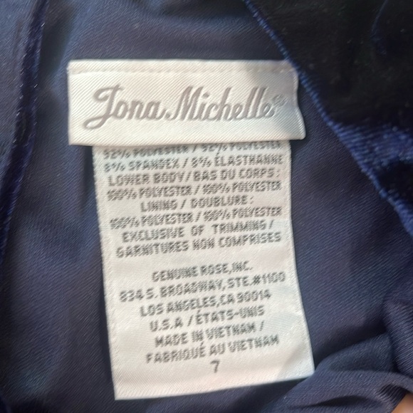 Sz 7 : Jona Michelle Dress - Picture 3 of 8